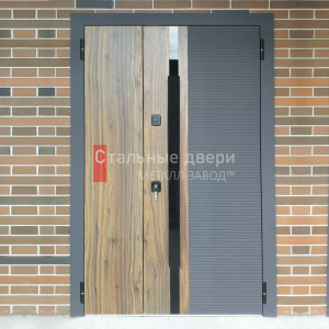 Входная двустворчатая дверь премиум класса с чёрной фурнитурой - фото №152